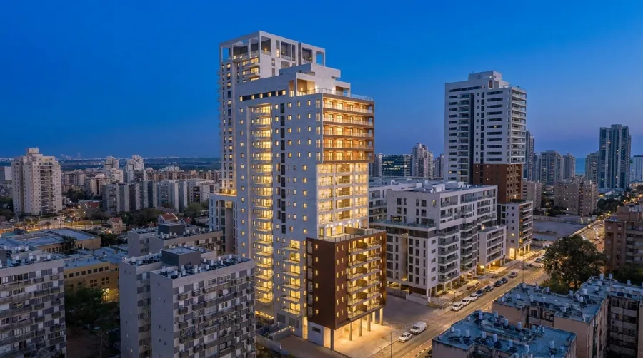 אותו צילום אחרי עריכת AI: שעה כחולה