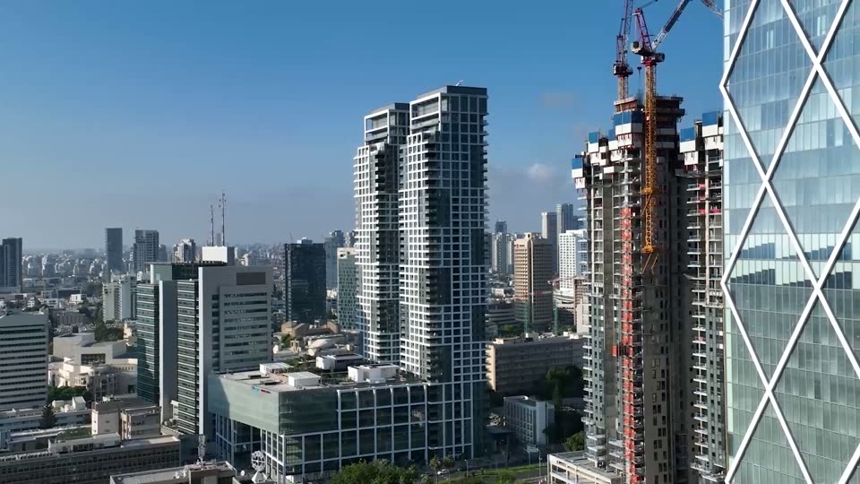 מגדלים בבנייה מהאוויר, מתוך סרט התדמית של אשטרום